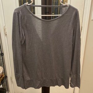 GapFit. Gray-blue long sleeve tee. V-cut back. Size L.